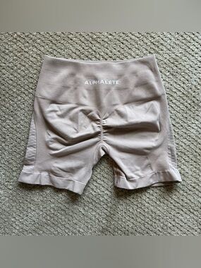 Alphalete Amplify Contour 5 Inch Shorts Porcelain Size: Small